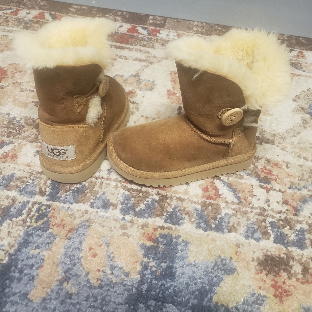Uggs girl boots